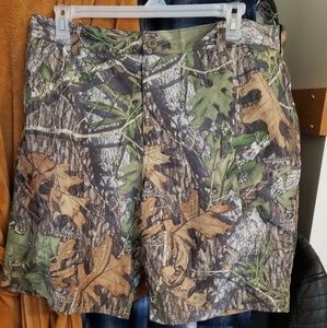 Mossy Oak loose shorts size L